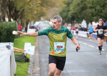 Initiative écologique du marathon avec gobelets réutilisables