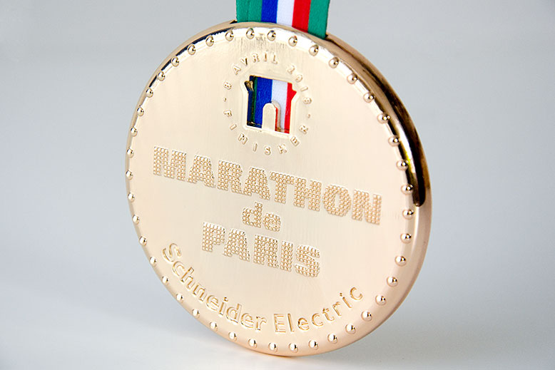 Médaille du Marathon 2026 remise aux finishers